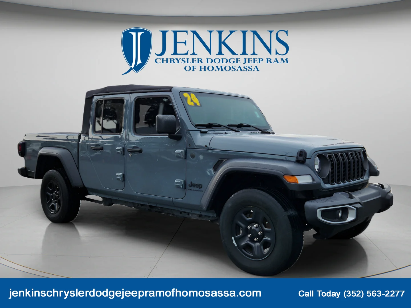 Used 2024 Anvil Clear Coat Jeep Sport image 2