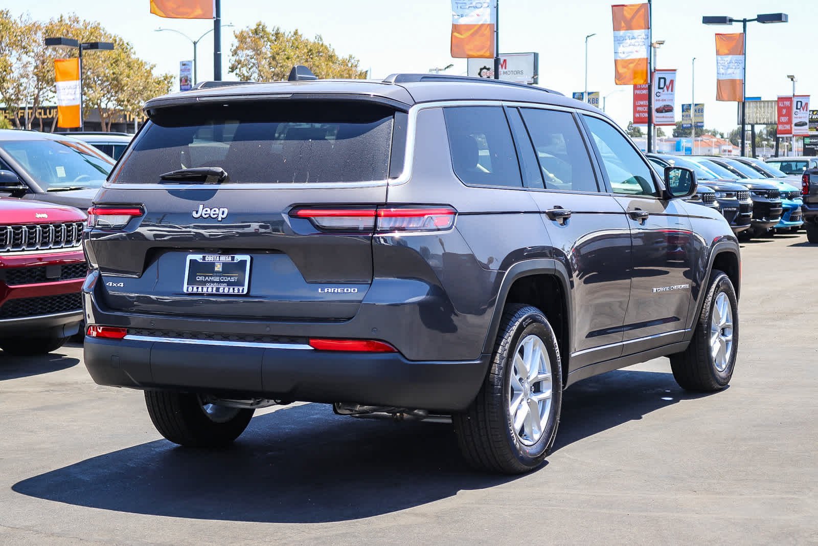 New 2026 Baltic Gray Metallic Clear-Coat Exterior Paint Jeep Laredo image 4