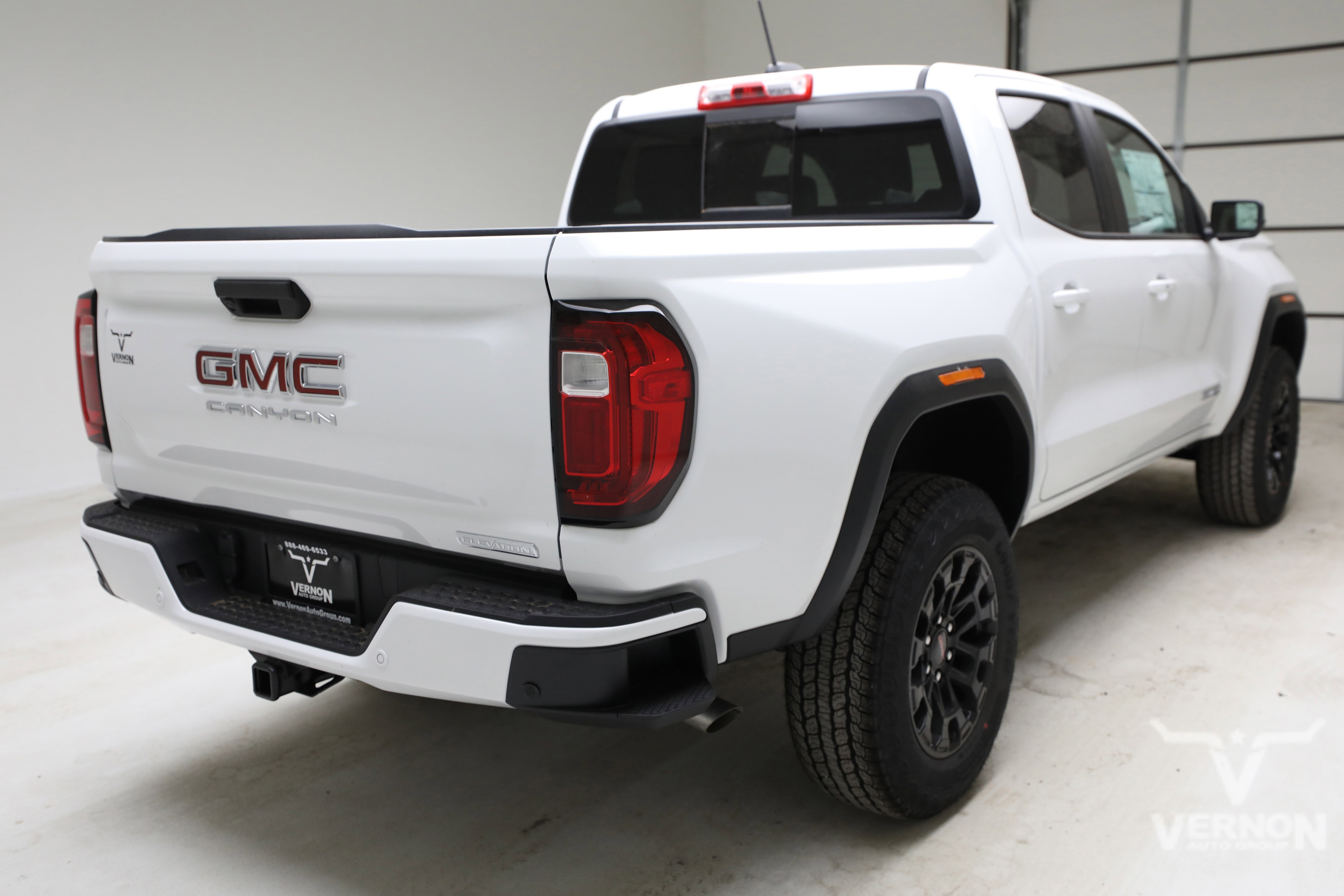 New 2026 Summit White GMC N image 5