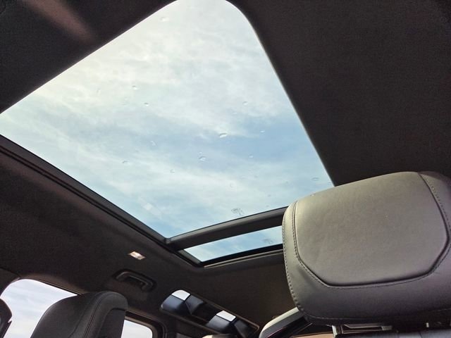 2024 Land Rover Defender SE - Photo 8