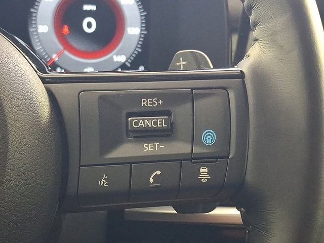 Used 2025 White Nissan Platinum image 28