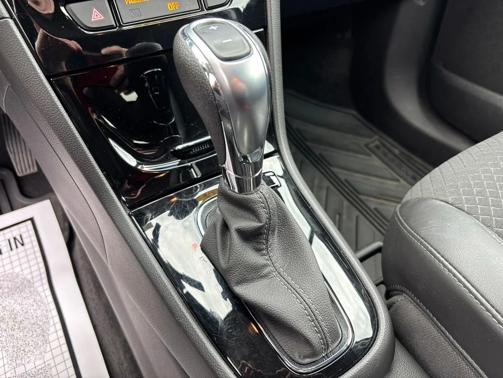 Used 2022 Red Buick Preferred image 30