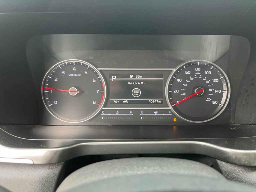 Used 2022 White Kia S image 37