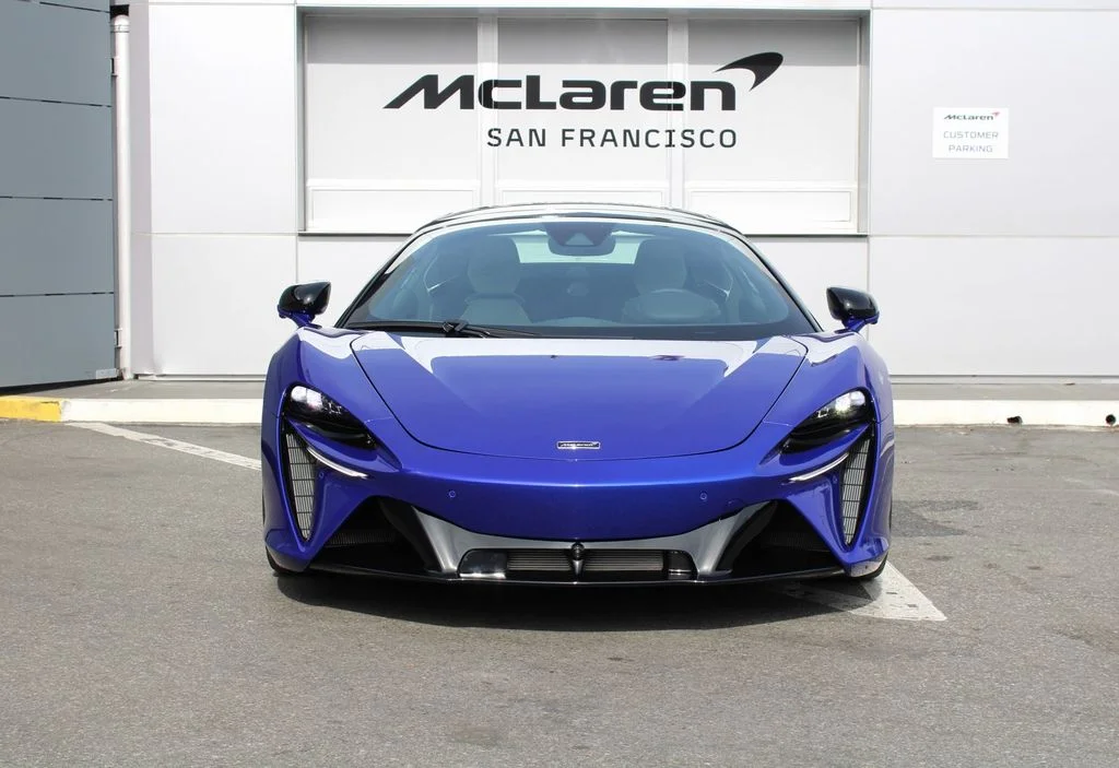Certified Used 2025  McLaren Performance image 8
