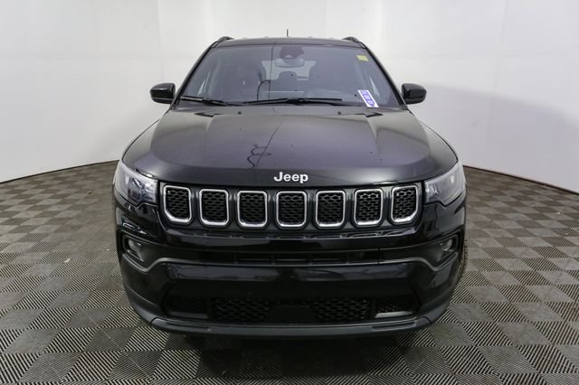 Used 2023 Black Jeep Latitude image 4