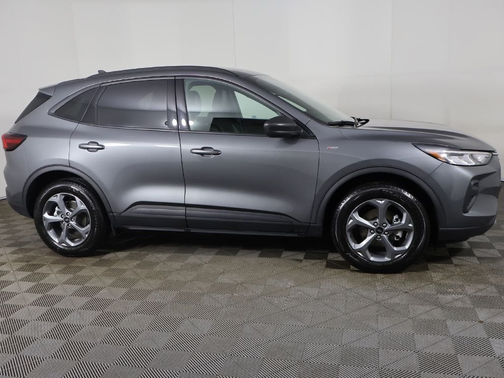 Used 2025 Gray Ford ST-Line image 15