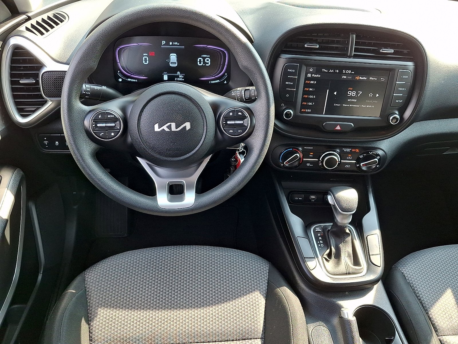 Certified Used 2025 Snow White Pearl Kia LX image 11