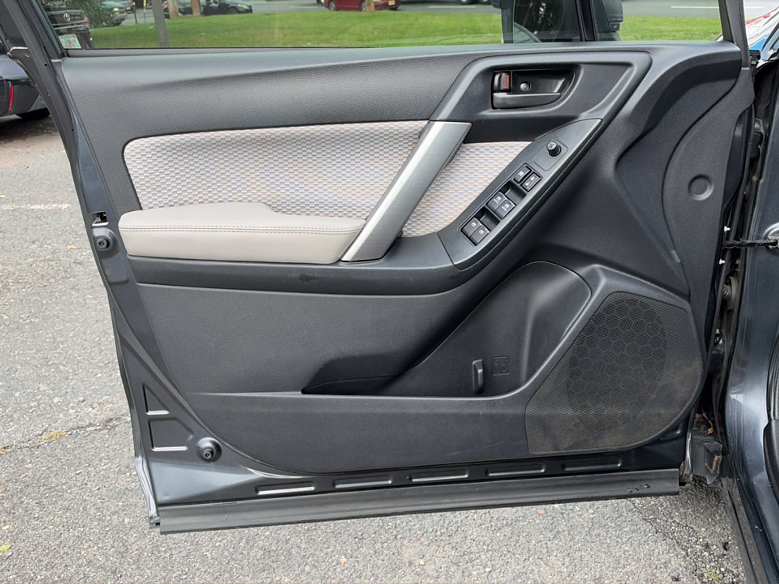 Used 2018 Dark Gray Metallic Subaru 2.5i image 15