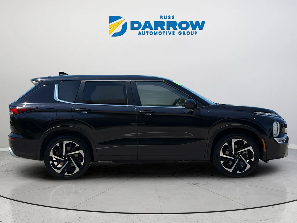 Used 2024 Black Mitsubishi SE image 6