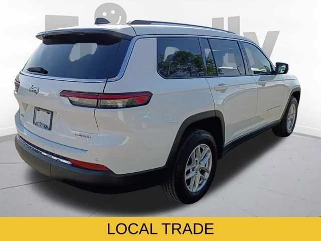 Used 2023 White Jeep Laredo image 5