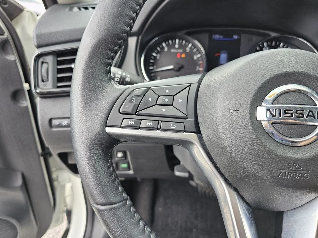 Used 2020 White Nissan SL image 26