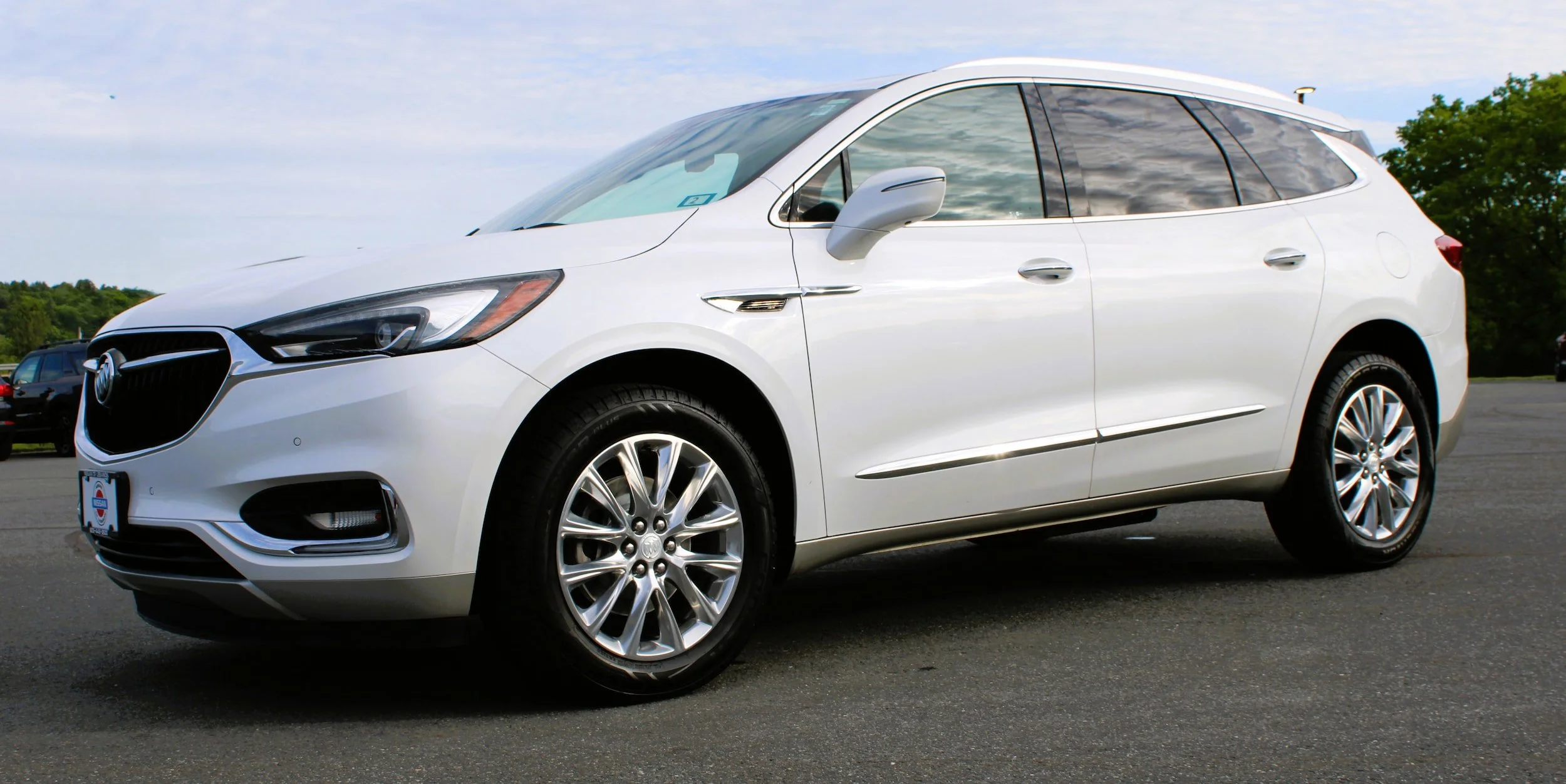 Used 2018 White Frost Tricoat Buick Premium image 14
