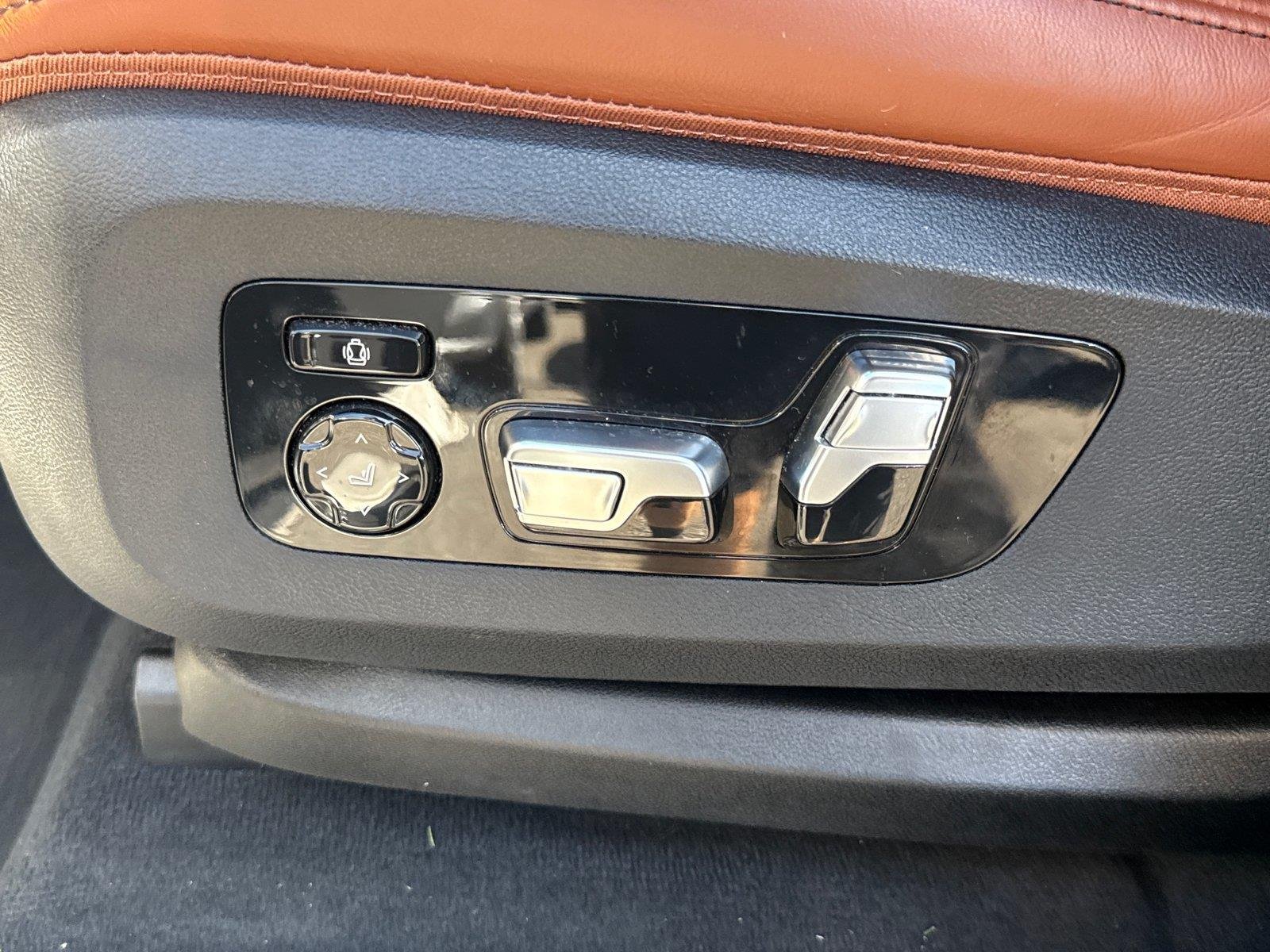 Used 2026 WHITE BMW M60i image 12