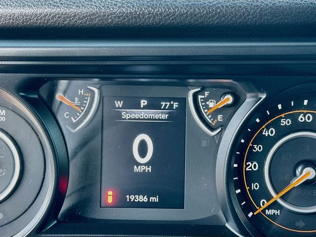 Certified Used 2025 Green Jeep Sport S image 13