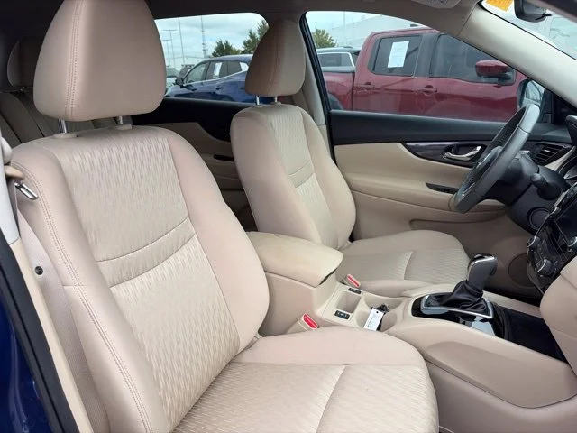 Used 2020 Blue Nissan SV image 13