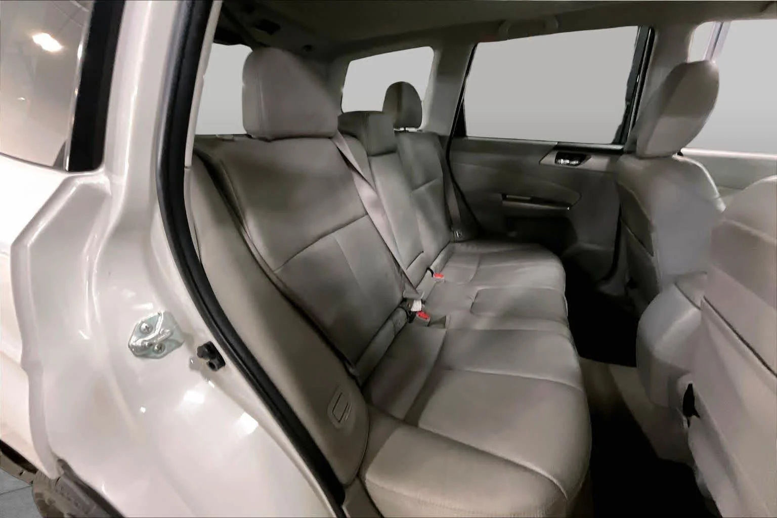 Used 2010 Satin White Pearl Subaru 2.5X Limited image 19