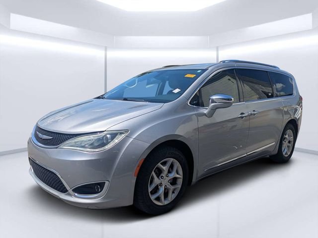 Used 2020 Silver Chrysler Limited image 7