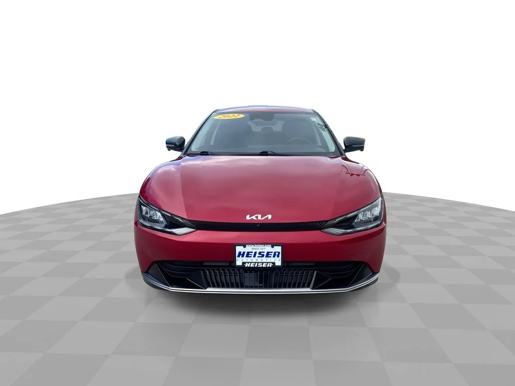 Used 2022 Red Kia Wind image 3