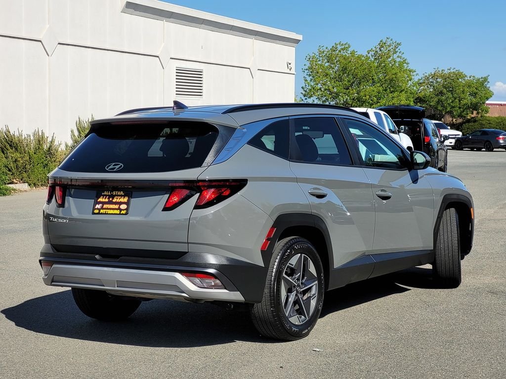 Used 2025 Gray Hyundai SEL image 4