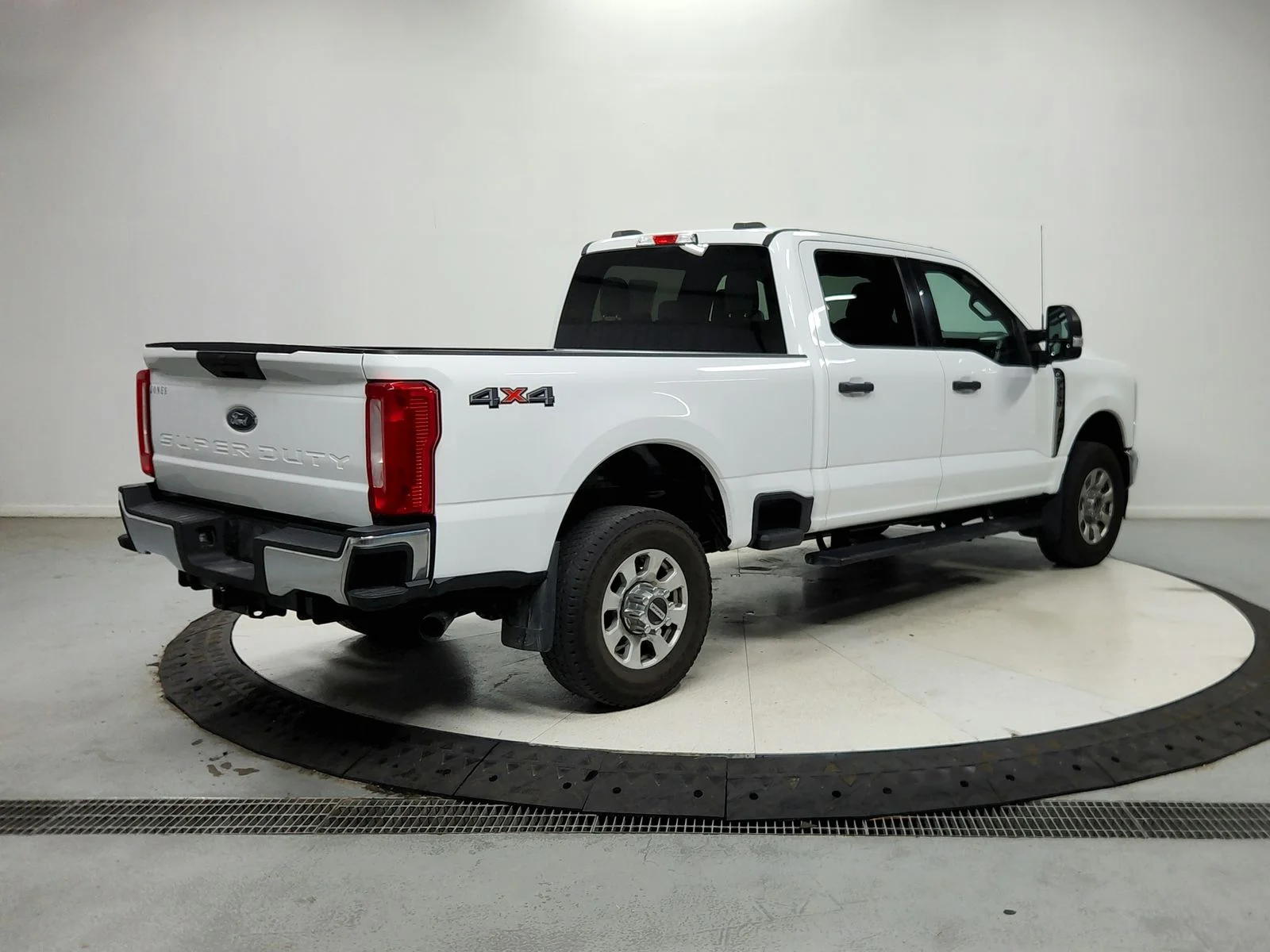 Used 2023 White Ford XLT image 8