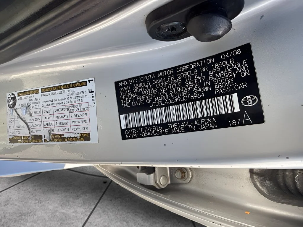 Used 2009 Silver Toyota LE image 29
