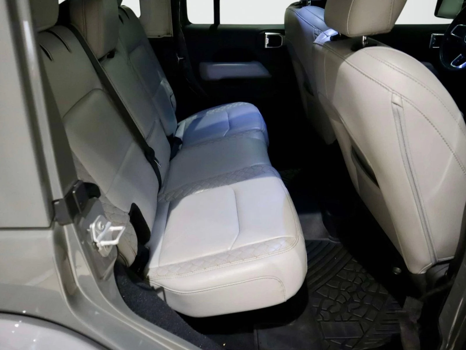 Used 2022 Sting-Gray Clearcoat Jeep Unlimited High Altitude image 12