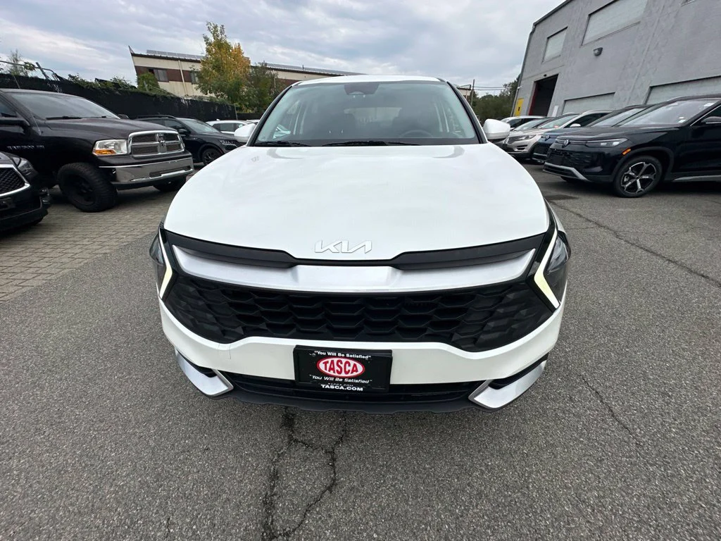 Used 2023 White Kia LX image 7