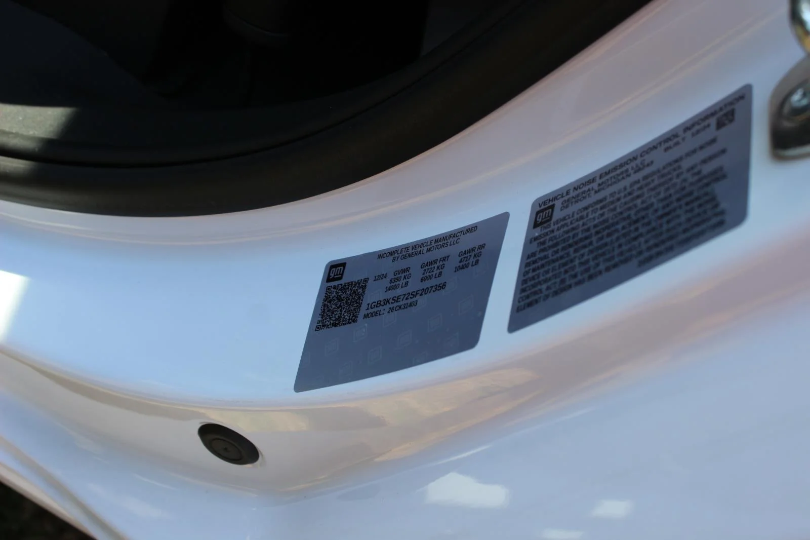 New 2025 Summit White Chevrolet Work Truck image 30