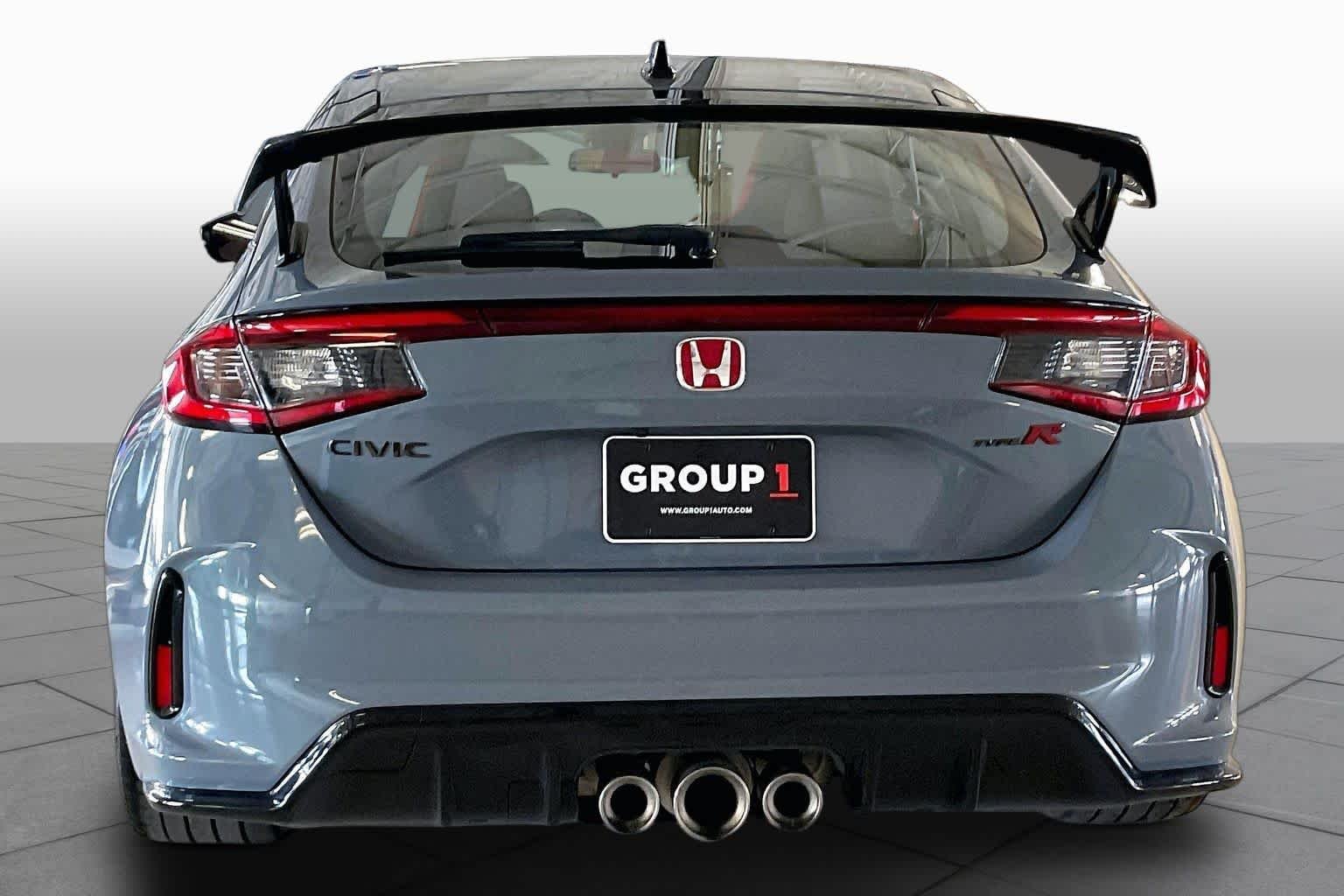 Used 2024 Sonic Gray Pearl Honda  image 4