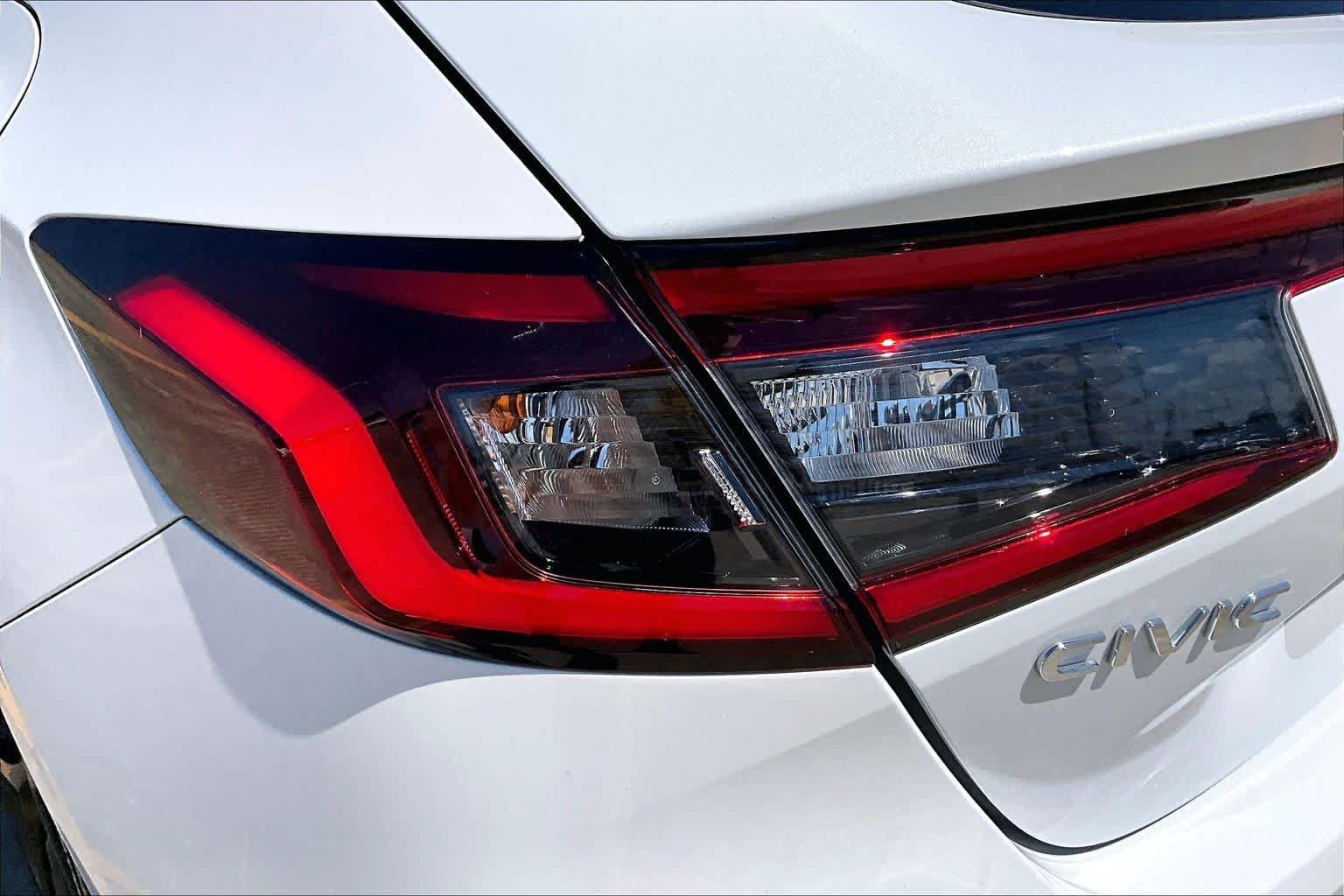 Used 2025 Platinum White Pearl Honda Sport image 27
