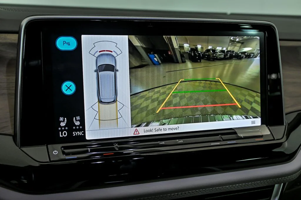 New 2026 Black Volkswagen 2.0T SE w/Technology image 14