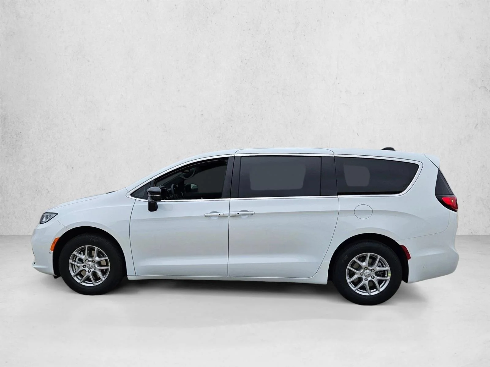 New 2026 Bright White Clear-Coat Exterior Paint Chrysler Select image 5