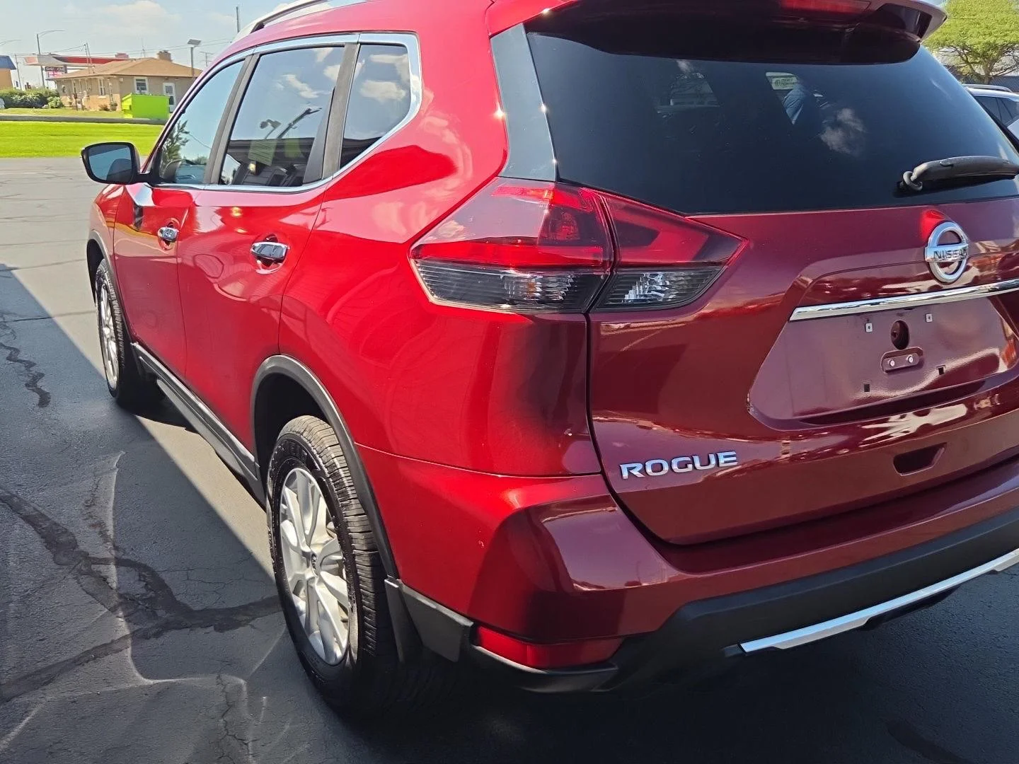 Used 2020 Red Nissan SV Intelligent AWD image 6