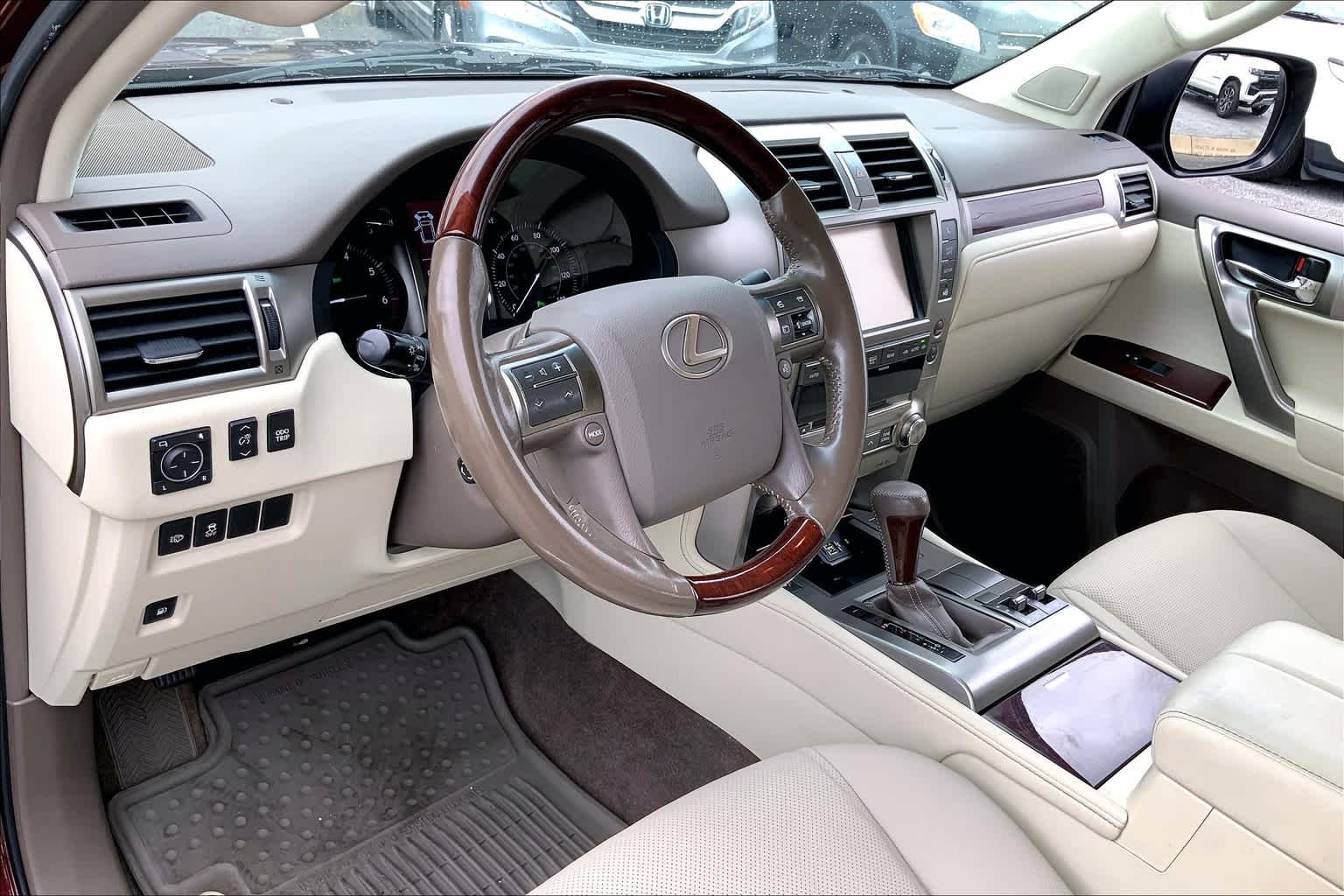 Used 2016 Claret Mica Lexus  image 17