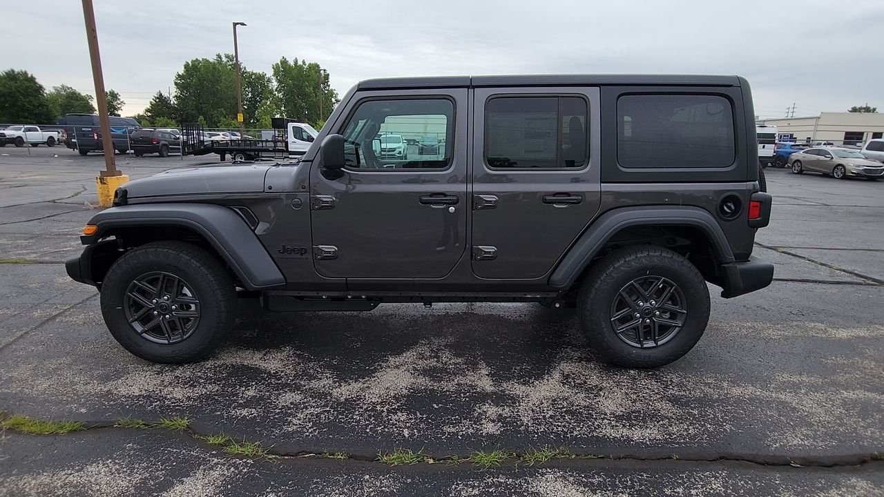 New 2026 Granite Crystal Metallic Clear-Coat Exterior Paint Jeep Sport S image 5