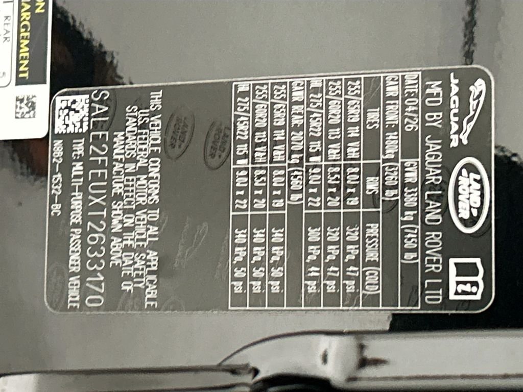 New 2026 Santorini Black Metallic Land Rover X-Dynamic SE image 34