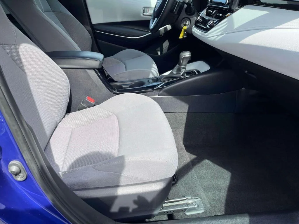 Certified Used 2022 Blue Crush Metallic Toyota SE image 21