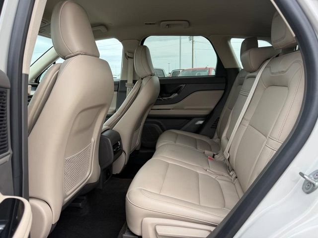 Used 2022 White Lincoln Standard image 10
