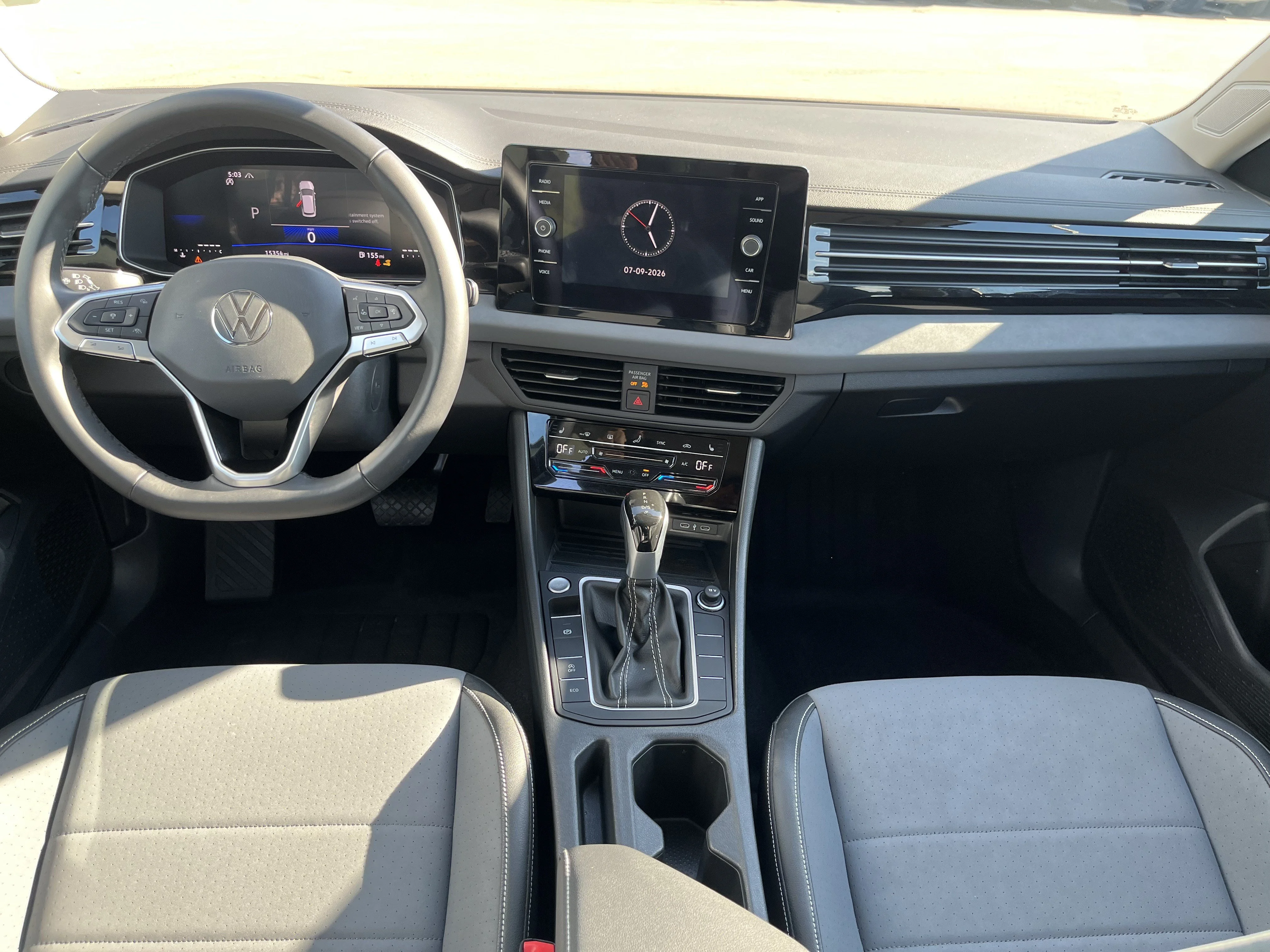 Used 2025 Platinum Gray Metallic Volkswagen SE image 10