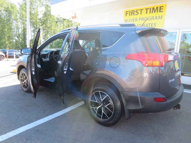 Used 2015  Toyota LE image 15