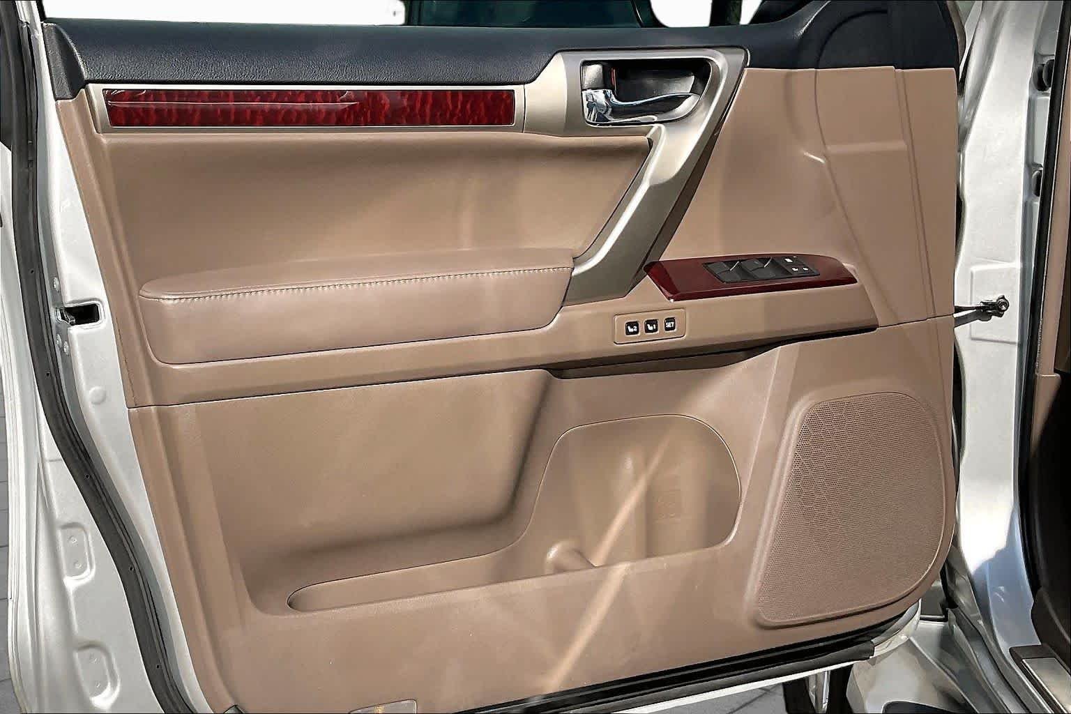 Used 2018 Silver Lining Metallic Lexus Premium image 21