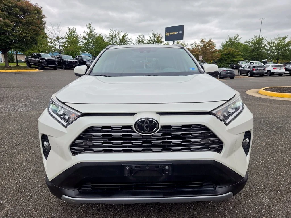 Used 2019  Toyota Limited image 2