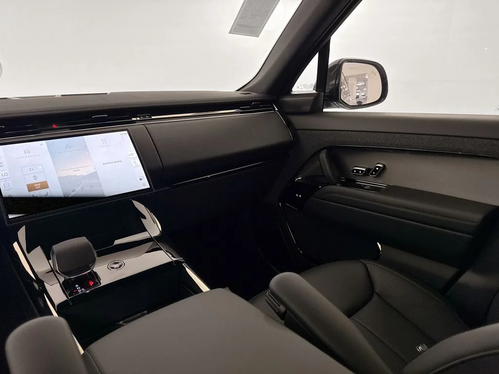 New 2026 Borasco Grey Land Rover SE image 24