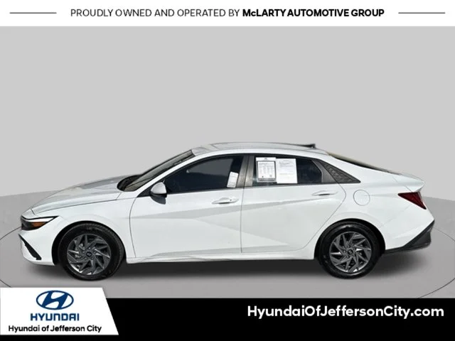 Used 2025 White Hyundai Blue image 4