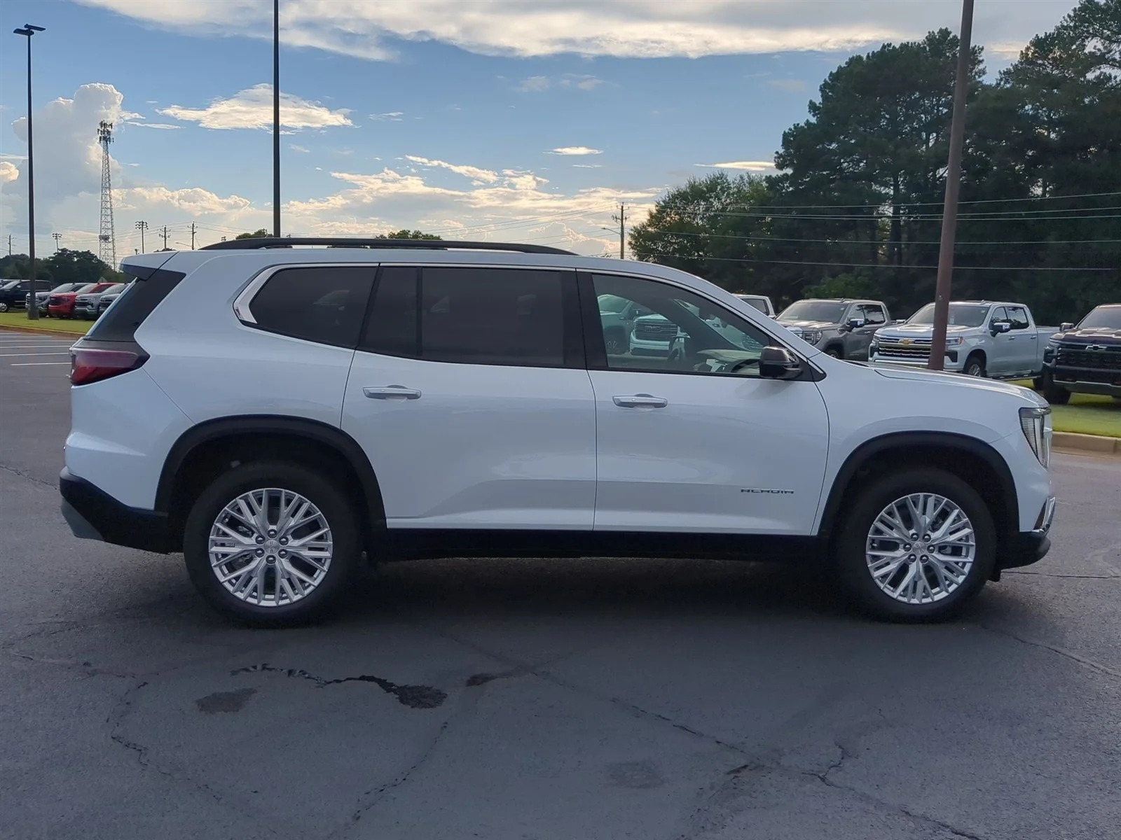 New 2026 Glacier White Tricoat GMC Elevation image 33