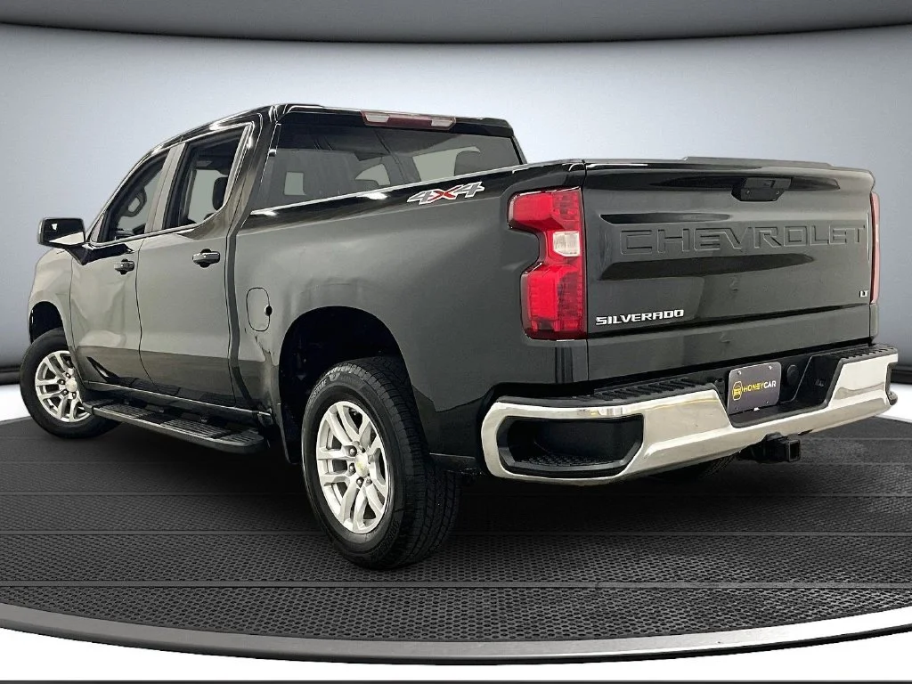 Used 2019 Black Chevrolet LT image 4