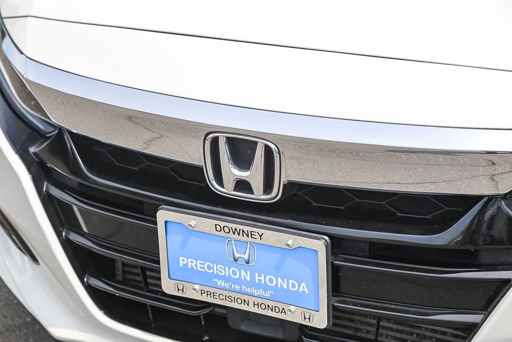 Used 2018 Platinum White Pearl Honda Touring image 5