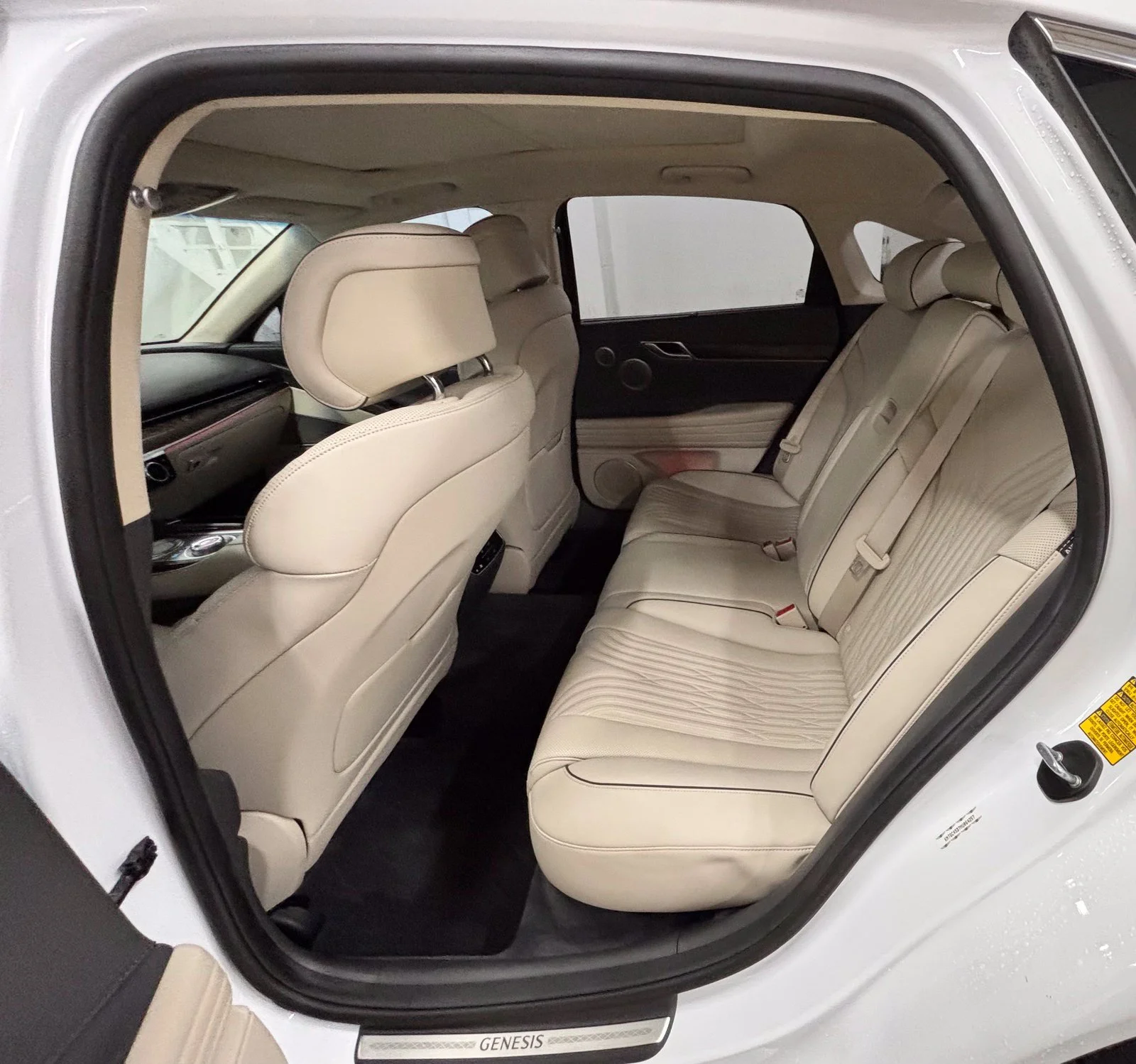 Used 2021 White Genesis 3.5T image 24