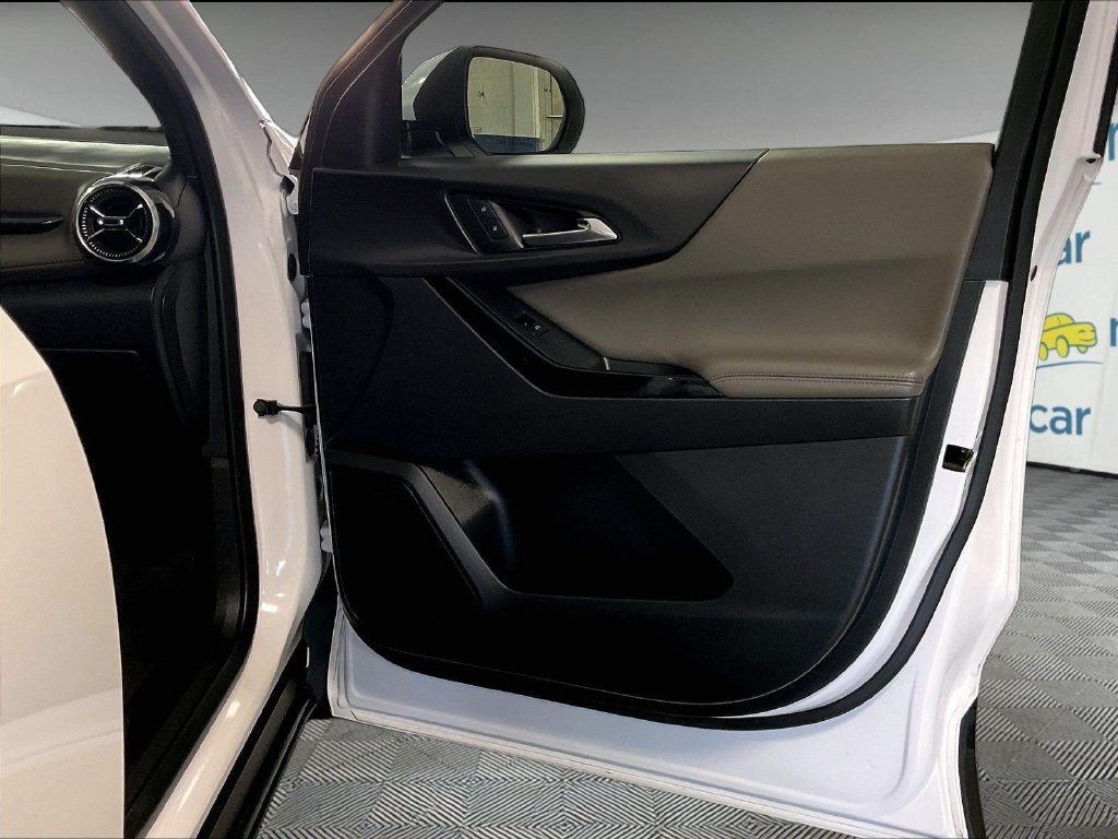 Used 2025 White Chevrolet LT image 12