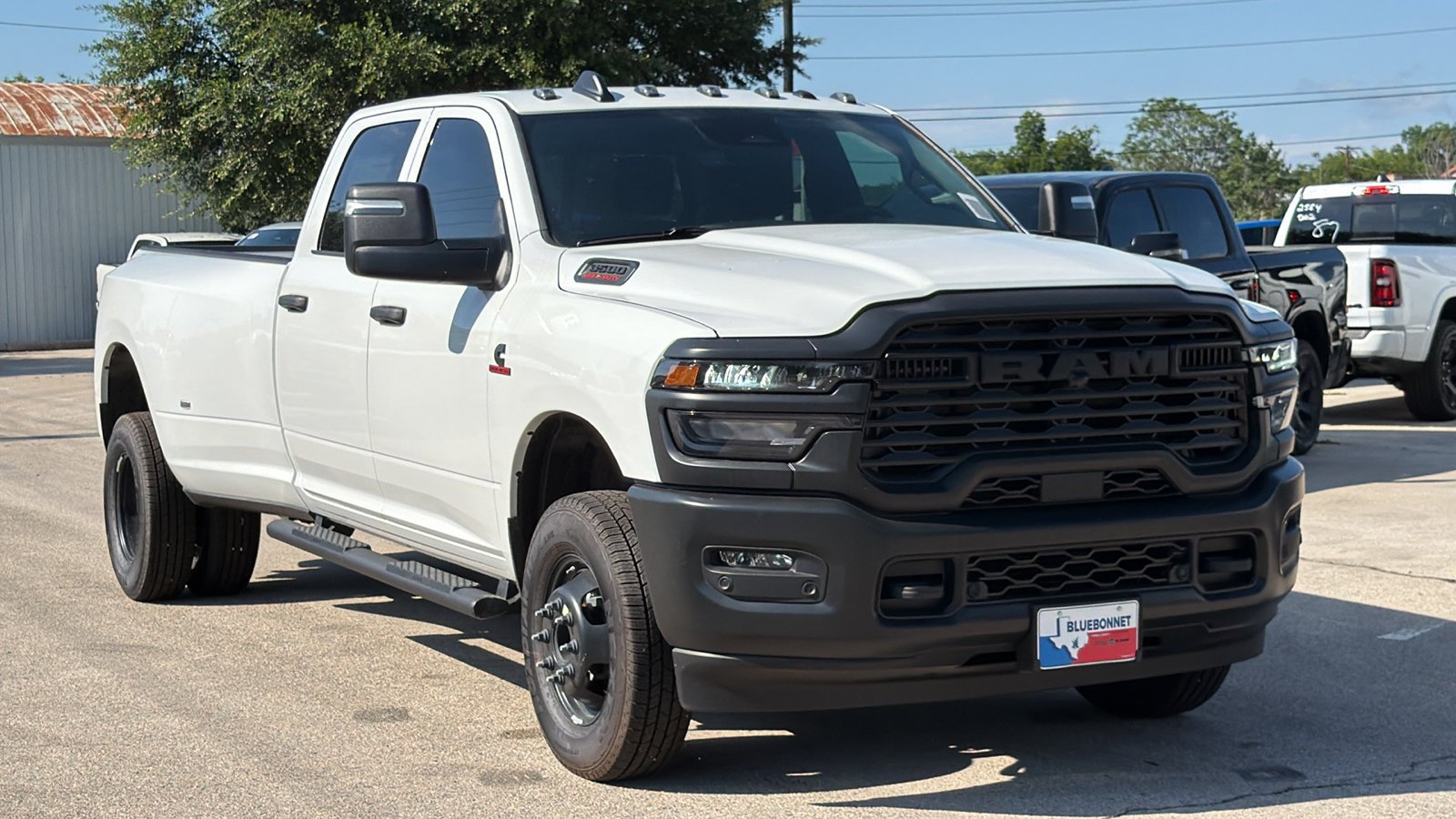 New 2026 Bright White Clear-Coat Exterior Paint RAM Tradesman image 3